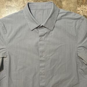 Lululemon Shirt Mens Medium Blue New Venture Short Sleeve Button FAIR